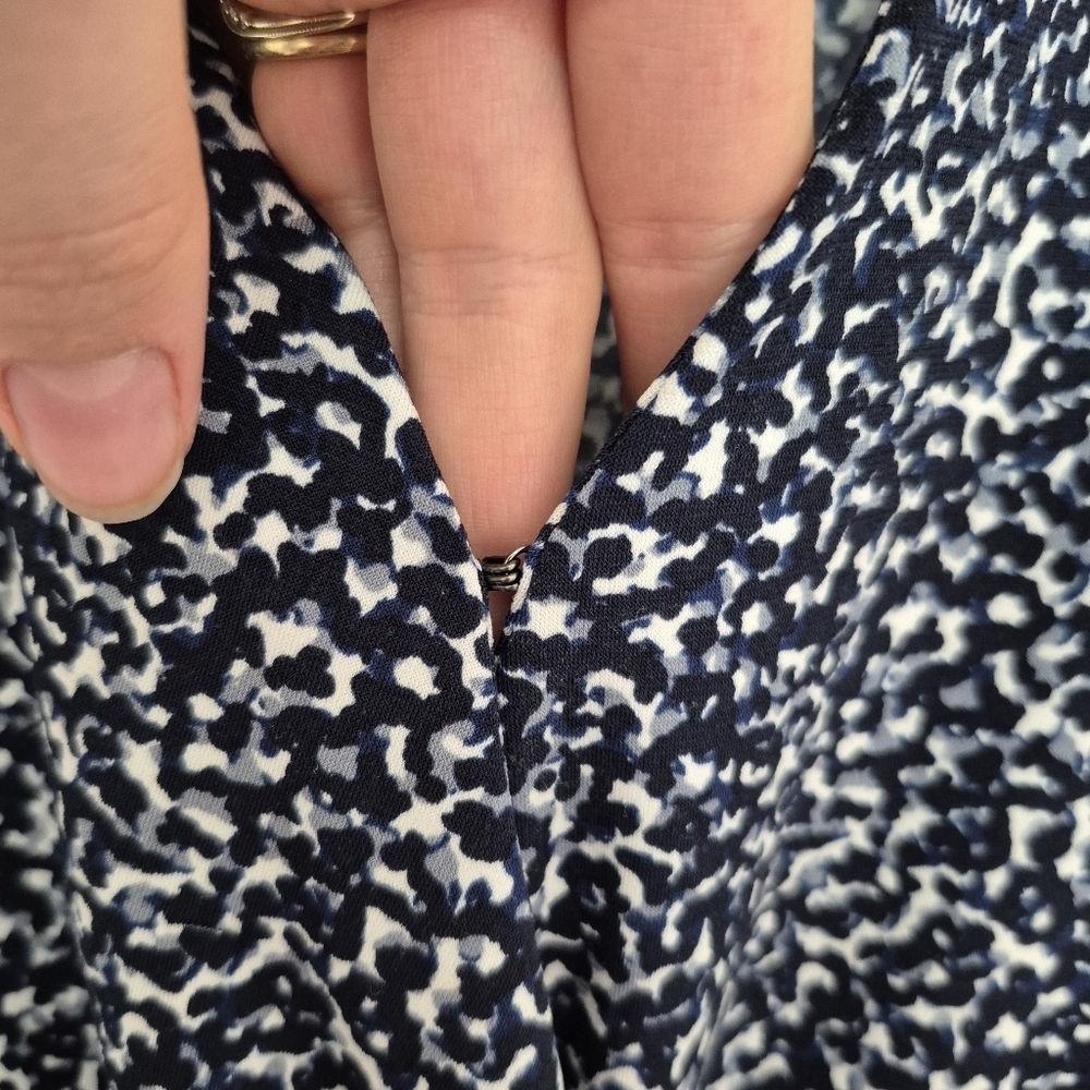 Banana Republic Women's Navy Print Faux Wrap Bodycon Dress Size XS - Picture 7 of 10